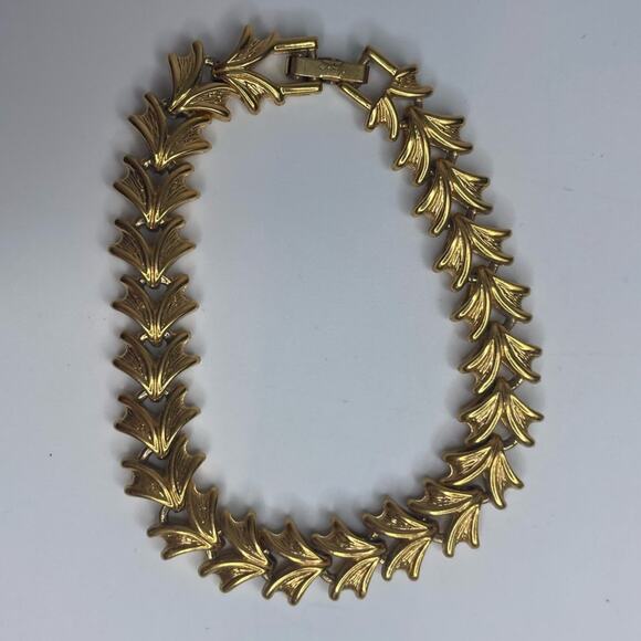 Vintage Napier Gold Tone fantasy Leaf link bracelet - Picture 3 of 7